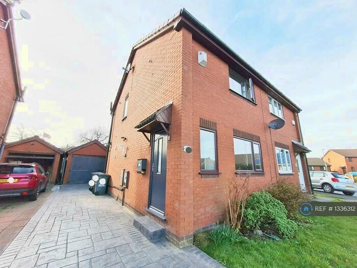 2 Bedroom Semi-Detached House To Rent In South Hill Gardens, Leeds, LS10