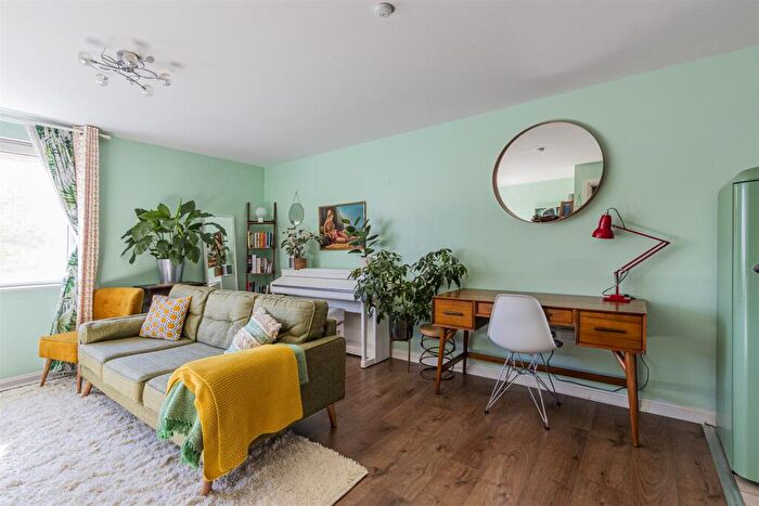 1 Bedroom Apartment For Sale In Zurich House, Century Wharf, CF10
