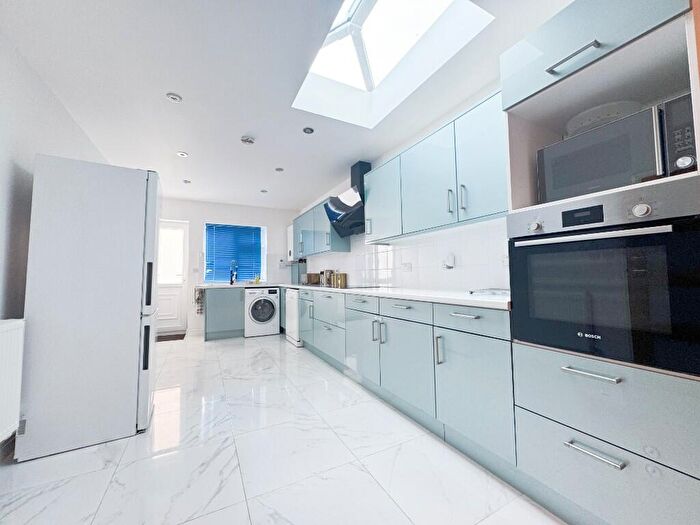 5 Bedroom Semi-Detached House To Rent In Holmdale Road, BS34
