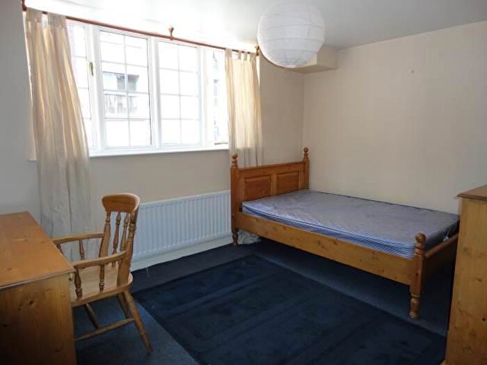 2 Bedroom Apartment To Rent In Forth Place, City Centre, Newcastle Upon Tyne, NE1