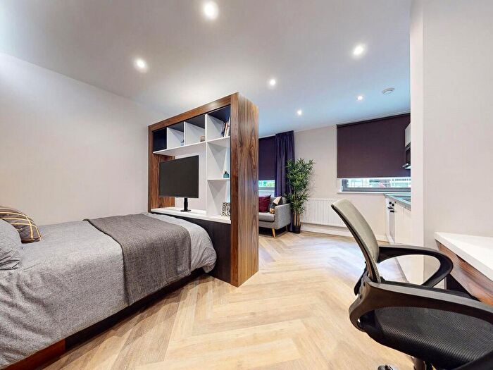 Apartment To Rent In Apt, Live Oasis Belgrave Street #, LS2