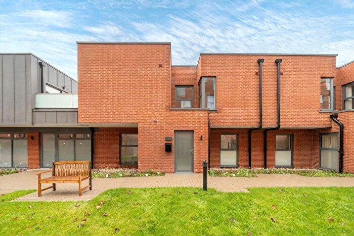 2 Bedroom Flat To Rent In East Road, London, SW19