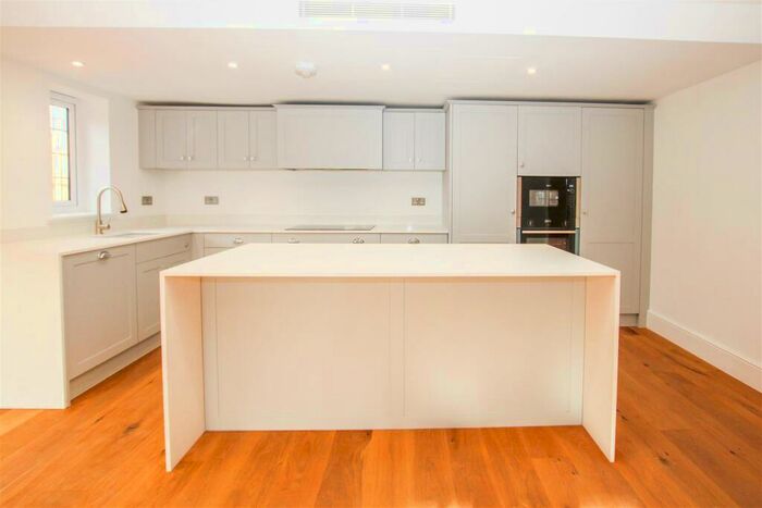 2 Bedroom Apartment For Sale In Shenfield Road, Shenfield, Brentwood, CM15