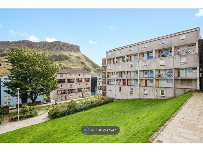 2 Bedroom Flat To Rent In Viewcraig Gardens, Edinburgh, EH8