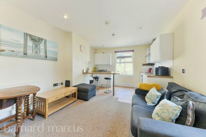 1 Bedroom Apartment To Rent In Berrylands Road, Surbiton, KT5