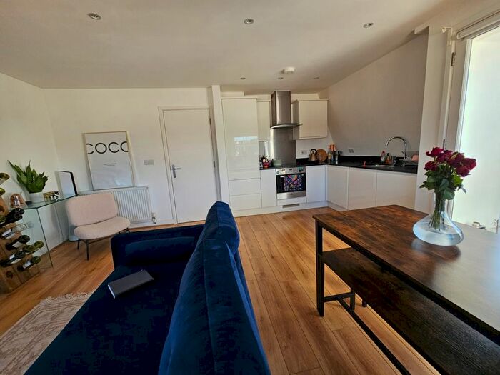 1 Bedroom Flat To Rent In Hewison Street, London, E3