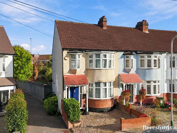 3 Bedroom Semi-Detached House For Sale In Cambridge Avenue, Gidea Park, RM2