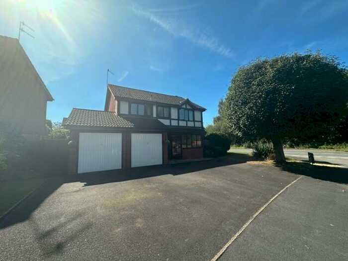 4 Bedroom House To Rent In Harlech Way, Kidderminster, DY10