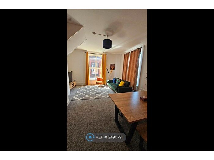 2 Bedroom Flat To Rent In Ashton-Under-Lyne, Ashton-Under-Lyne, OL6