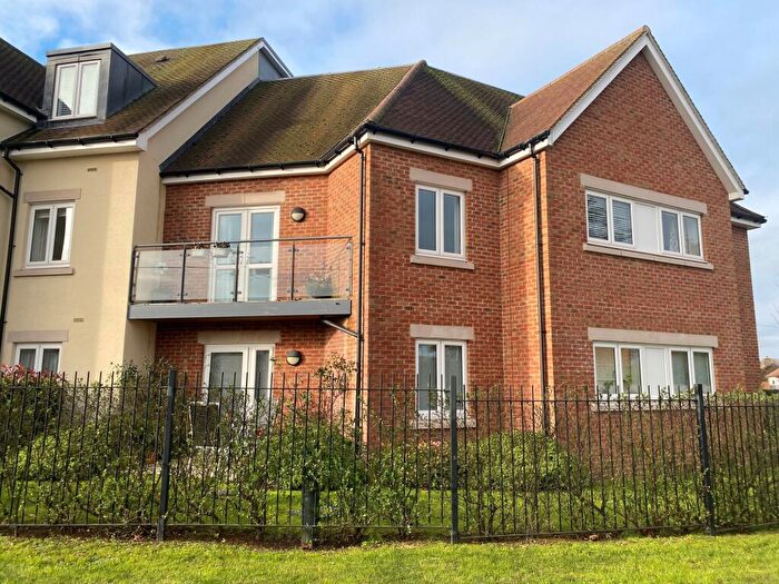 2 Bedroom Retirement Property To Rent In Beaumont Way, Hazlemere, HP15