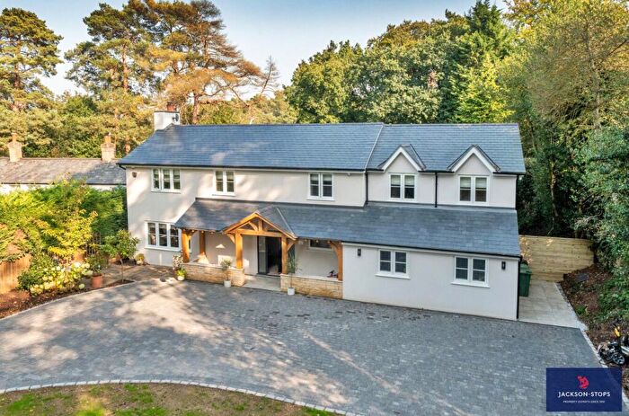 5 Bedroom Detached House For Sale In Church Road, Aspley Heath, Bedfordshire, MK17