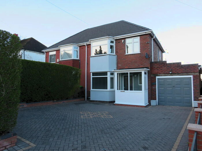 3 Bedroom House To Rent In Portway Hill, Rowley Regis, B65