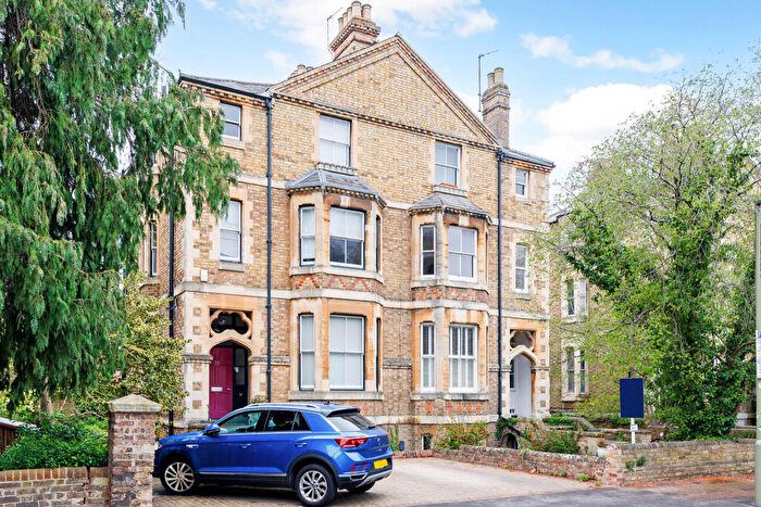 1 Bedroom Flat For Sale In Warnborough Road, Oxford, OX2