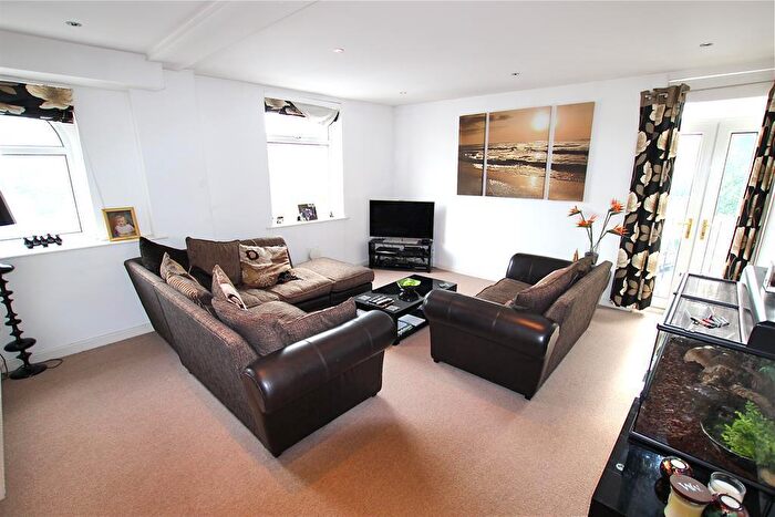 2 Bedroom Flat To Rent In Radfield Avenue Darwen, BB3