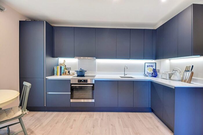 2 Bedroom Flat For Sale In Wandsworth, London, SW18