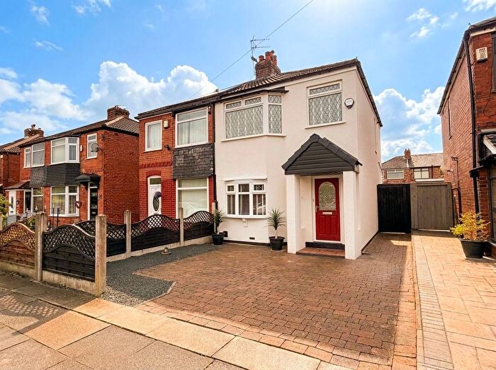 3 Bedroom Semi-Detached House For Sale In Lewis Road, Droylsden, Manchester, M43