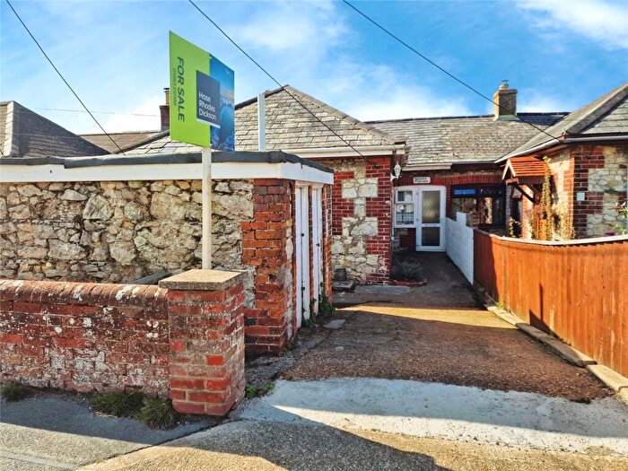 1 Bedroom Terraced House For Sale In The Broadway, Totland Bay, Isle Of Wight, PO39