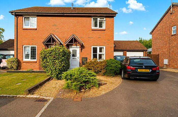 2 Bedroom Semi Detached House For Sale In Diamond Way, Wokingham, Berkshire, RG41