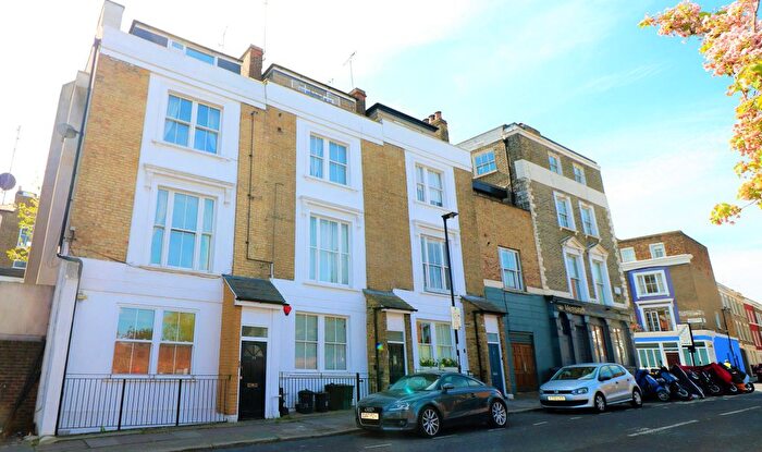 Semi Detached House To Rent In Bride Street, London, N7