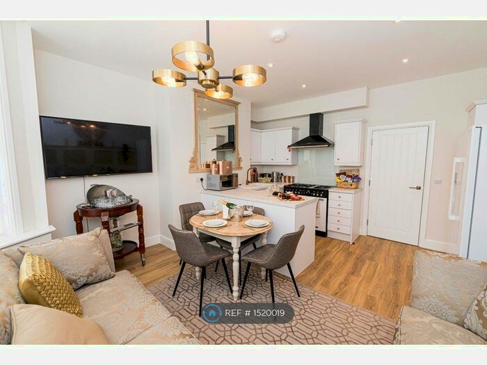 2 Bedroom Flat To Rent In Approach Road, Poole, BH14