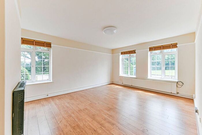 2 Bedroom Flat To Rent In High Street, Cheam, Sutton, SM3