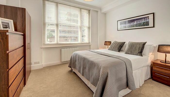 2 Bedroom Flat To Rent In Hill Street, London, W1J