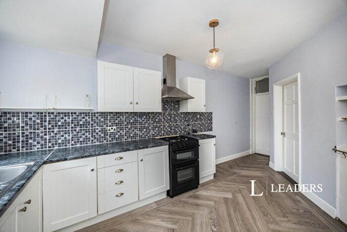 3 Bedroom Terraced House To Rent In Hawthorn Crescent, PO6