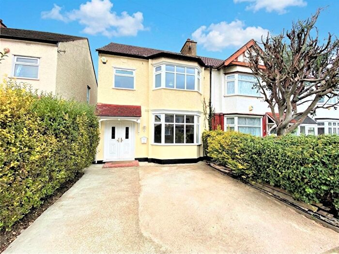 3 Bedroom Property For Sale In Glenham Drive, Ilford, IG2