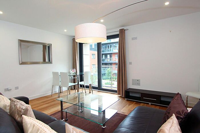 2 Bedroom Flat To Rent In College House, Putney Square, Putney Hill, London, SW15