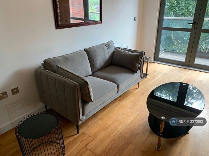 2 Bedroom Flat To Rent In Leeds Street, L3