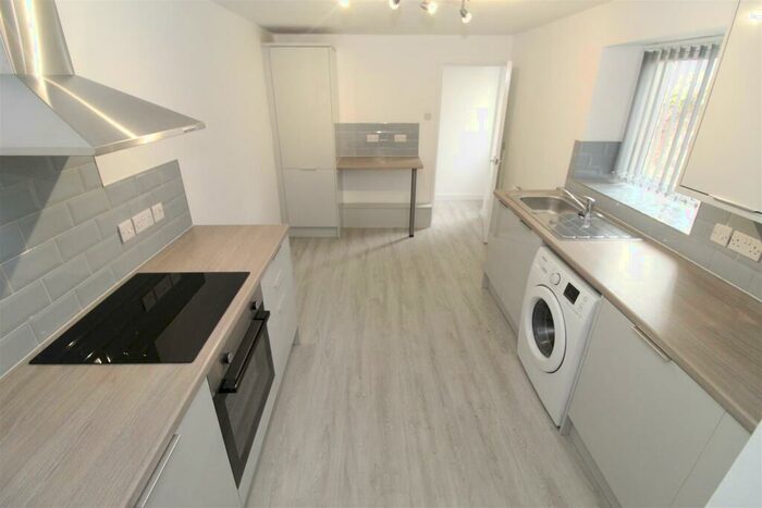 1 Bedroom Flat To Rent In Romilly Crescent, Cardiff, CF11