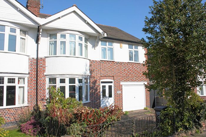 4 Bedroom Semi Detached House For Sale In Glenfield Road, Leicester, LE3