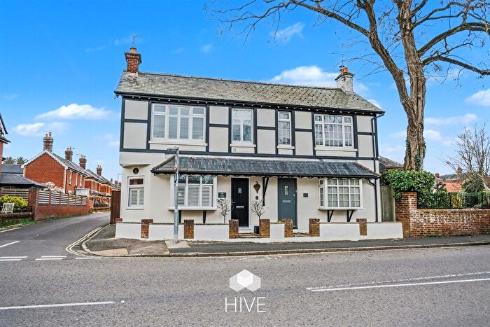 3 Bedroom Semi-Detached House For Sale In Southampton Road, Ringwood, BH24