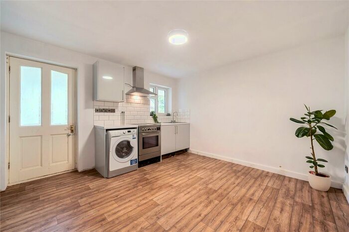 Apartment To Rent In Pankhurst Drive, Bracknell, Berkshire, RG12