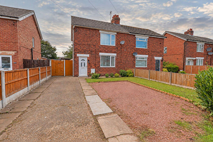 3 Bedroom Semi-Detached House For Sale In Windsor Road, Crowle, DN17