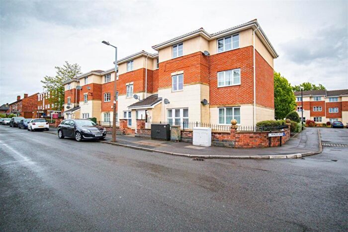 2 Bedroom Flat For Sale In Princes Gate, West Bromwich, West Midlands, B70
