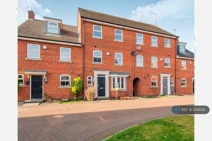 4 Bedroom Terraced House To Rent In Lyvelly Gardens, Peterborough, PE1