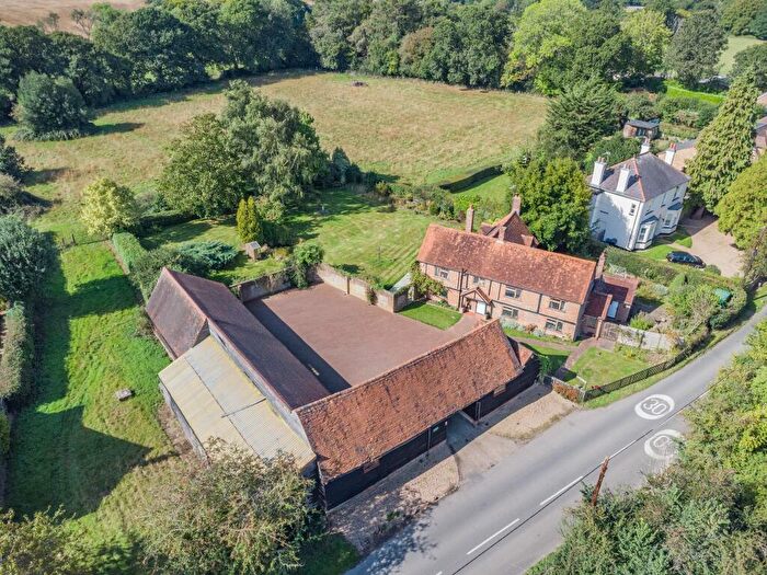 4 Bedroom Character Property For Sale In Bellingdon, HP5