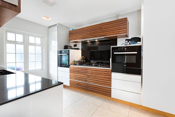 4 Bedroom Town House To Rent In Abbotsbury Close, London, W14