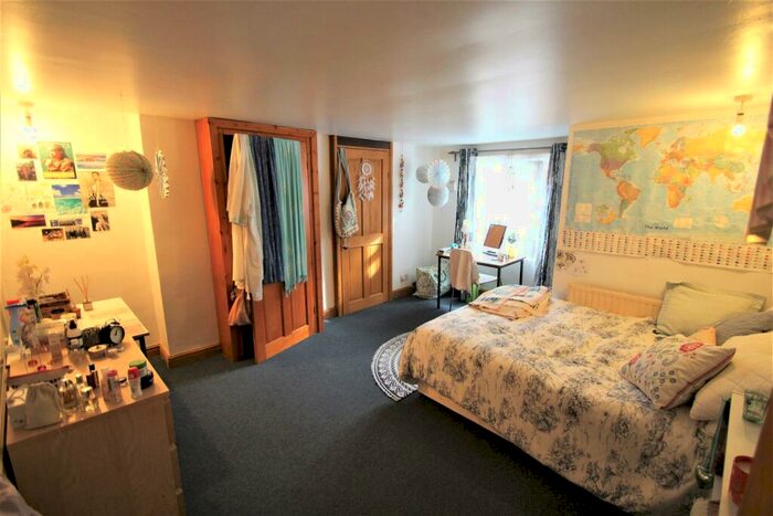 6 Bedroom Terraced House To Rent In Newport Gardens, Headingley, Leeds, LS6