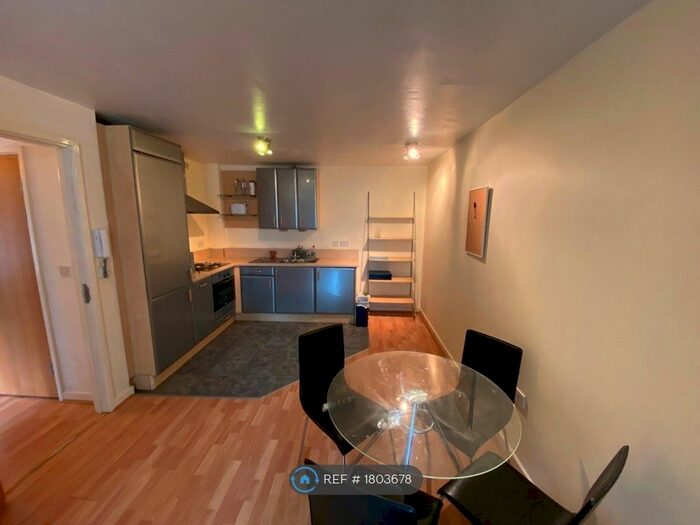 2 Bedroom Flat To Rent In Elmwood Ln, Leeds, LS2