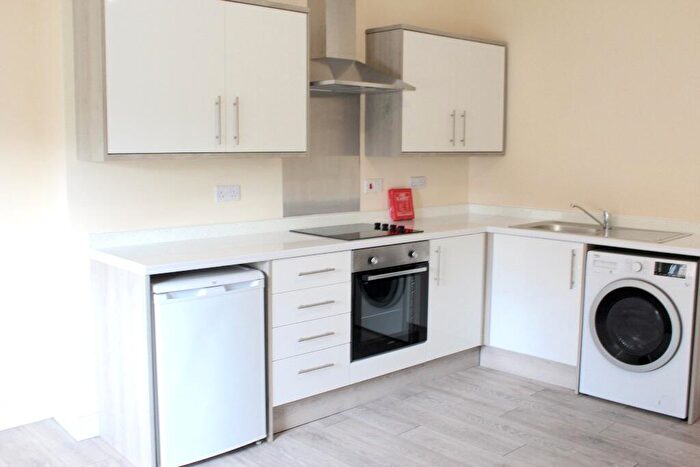 1 Bedroom Flat To Rent In Wellfield Place, Leeds, West Yorkshire, LS6