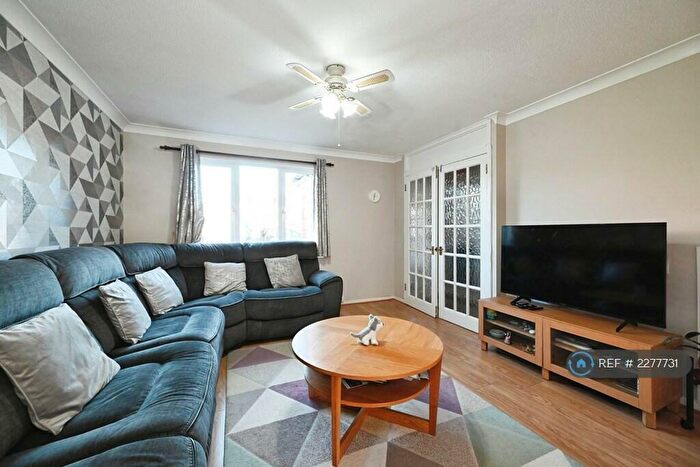 4 Bedroom Semi-Detached House To Rent In Lower Earley, Reading, RG6