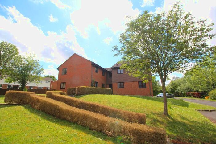 1 Bedroom Flat To Rent In Barnwood Close, Guildford, GU2