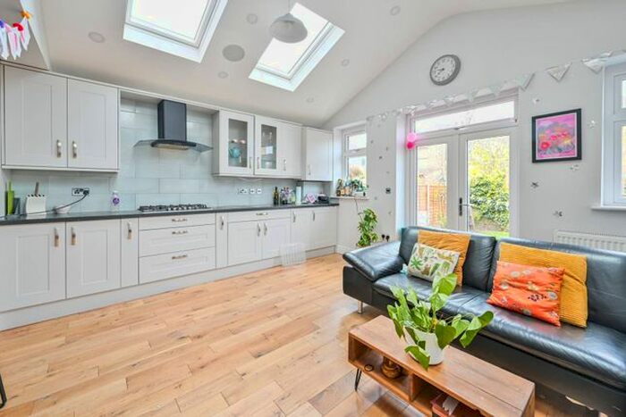 6 Bedroom Terraced House To Rent In Jewel Road, Walthamstow, London, E17