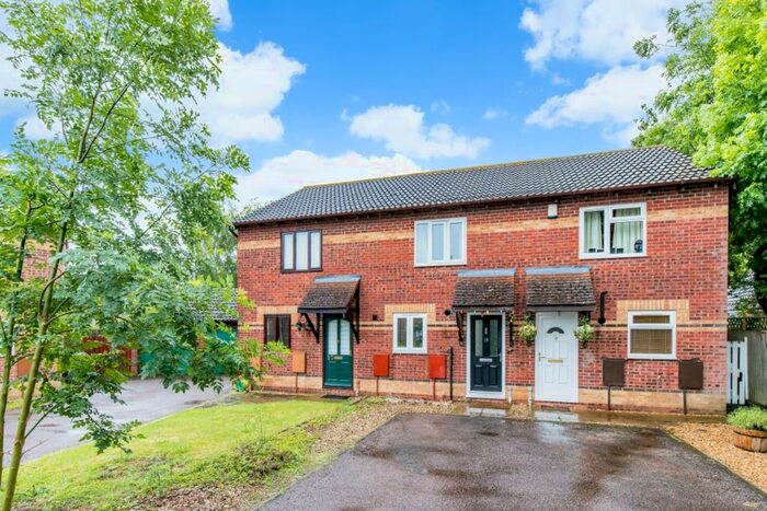 2 Bedroom Terraced House To Rent In Acacia Walk, Bicester, OX26