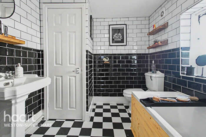 2 Bedroom End Of Terrace House To Rent In Worthy Place, Weston-super-mare, BS23