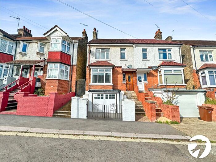 3 Bedroom Semi-Detached House For Sale In Elm Avenue, Chatham, Kent, ME4