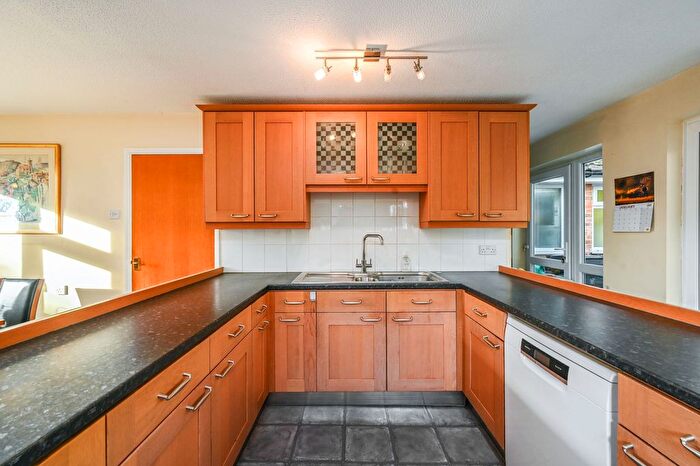 4 Bedroom Detached Bungalow For Sale In Corseley Road, Groombridge, TN3 - Photo 9