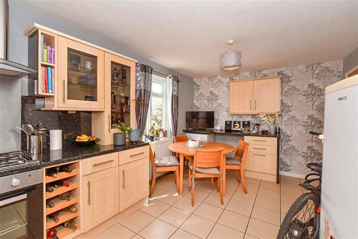 4 Bedroom End Of Terrace House For Sale In Blake Court, Willesborough, Ashford, Kent, TN24